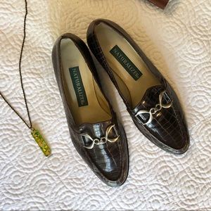 Naturalizer brown leather loafers